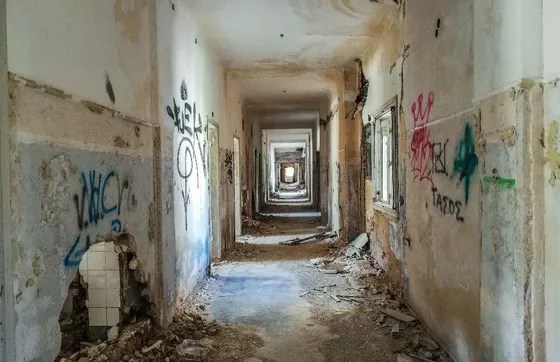 For a few select nights in october, guests will be able to tour one of the most haunted buildings in the state of ohio. Haunted House Virtual Tour Awesome Athens Experiences