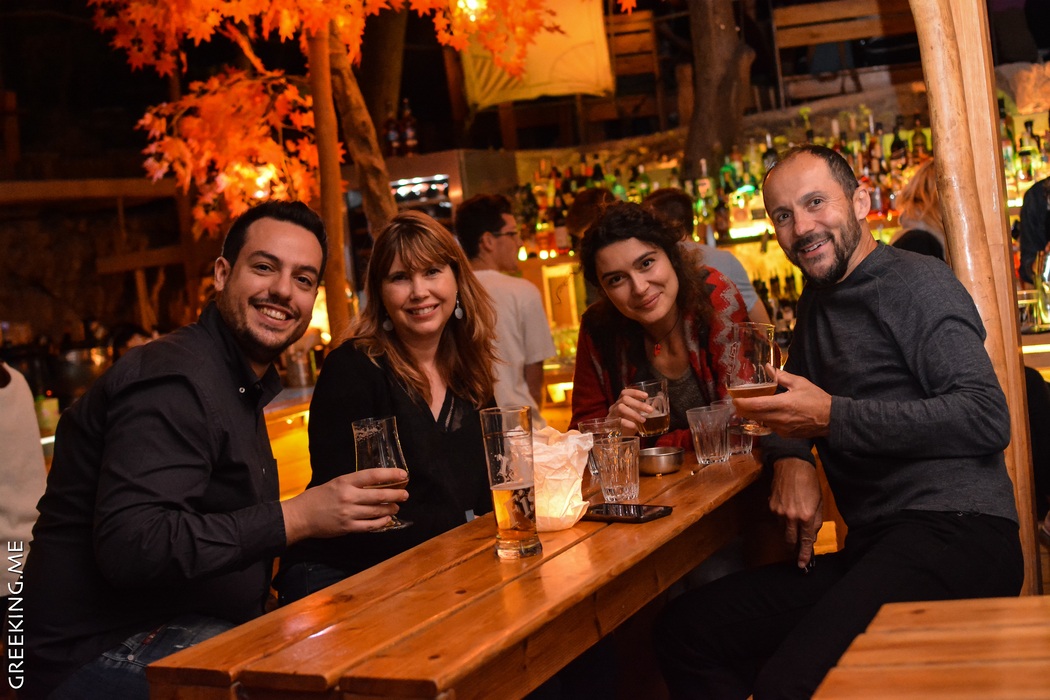 The biggest pub crawl in athens! Cocktails And Dreams Athens Night Out Like A Local The Travelporter