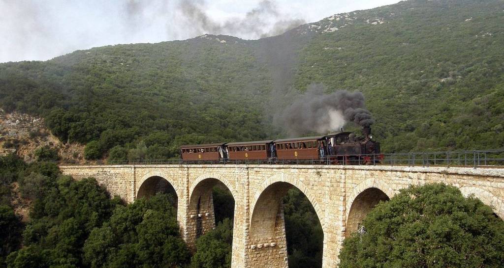 Amazing Delphi To Athens Train Package