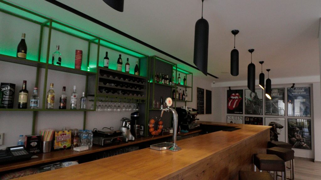 Amazing Athens Drunk Tour Reviews Package